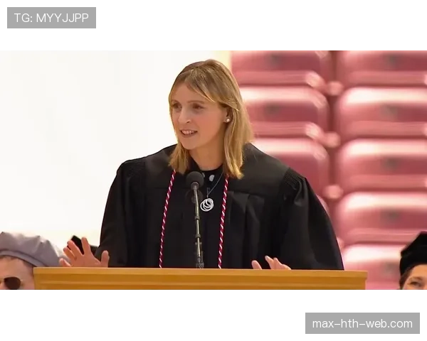 凯蒂·莱德基训练完直接喝蛋白粉当水，这胃是铁打的吧