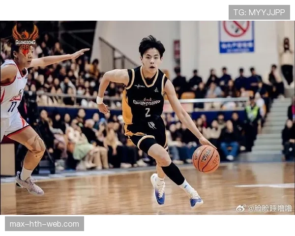 杨舒予私下竟然这样穿，感觉篮球场上的她认真的吗？